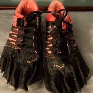 Vibram Women Size 7 Shoes